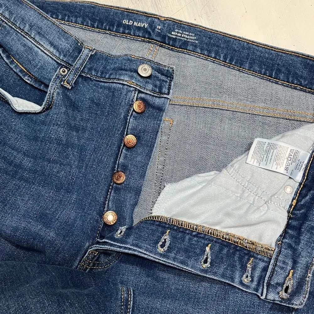 Old Navy Extra High Rise Sky-Hi Straight Secret Smooth Pockets Jeans